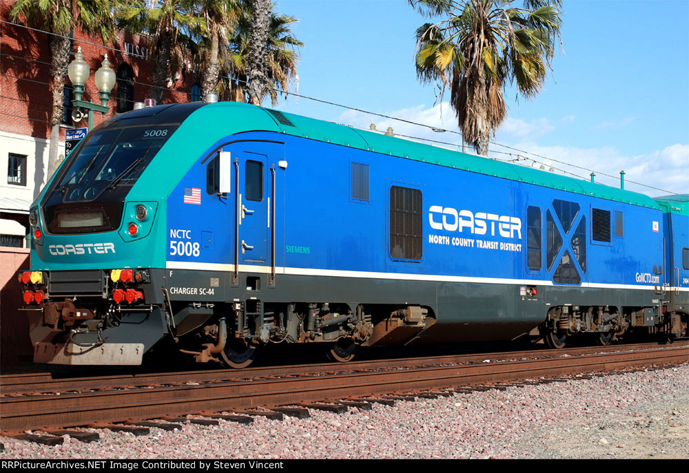 San Diego Coaster SC-44 NCTC # 5008 pushes train #636 to San Diego depot.